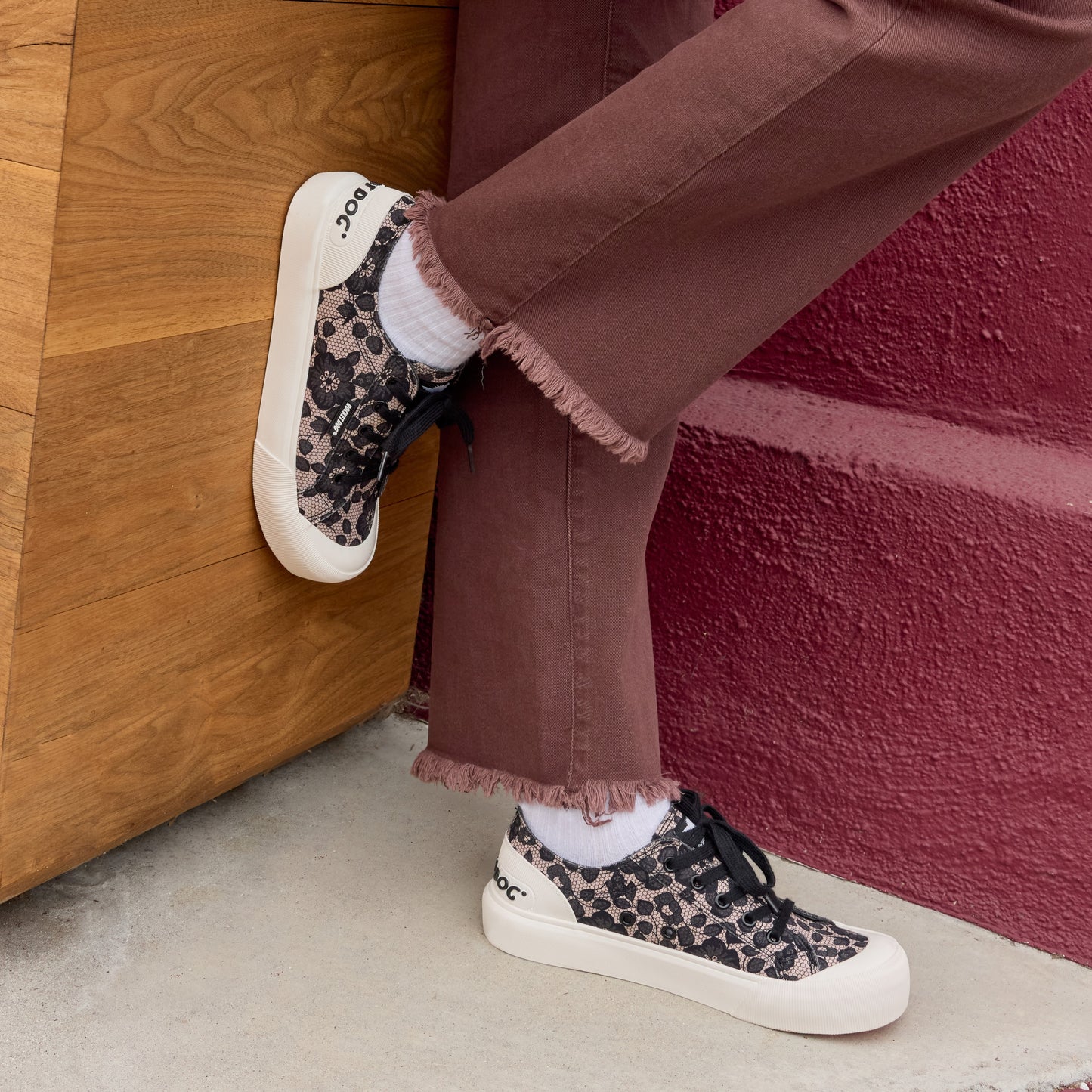 Jazzin Plus Black Floral Lace Trainers