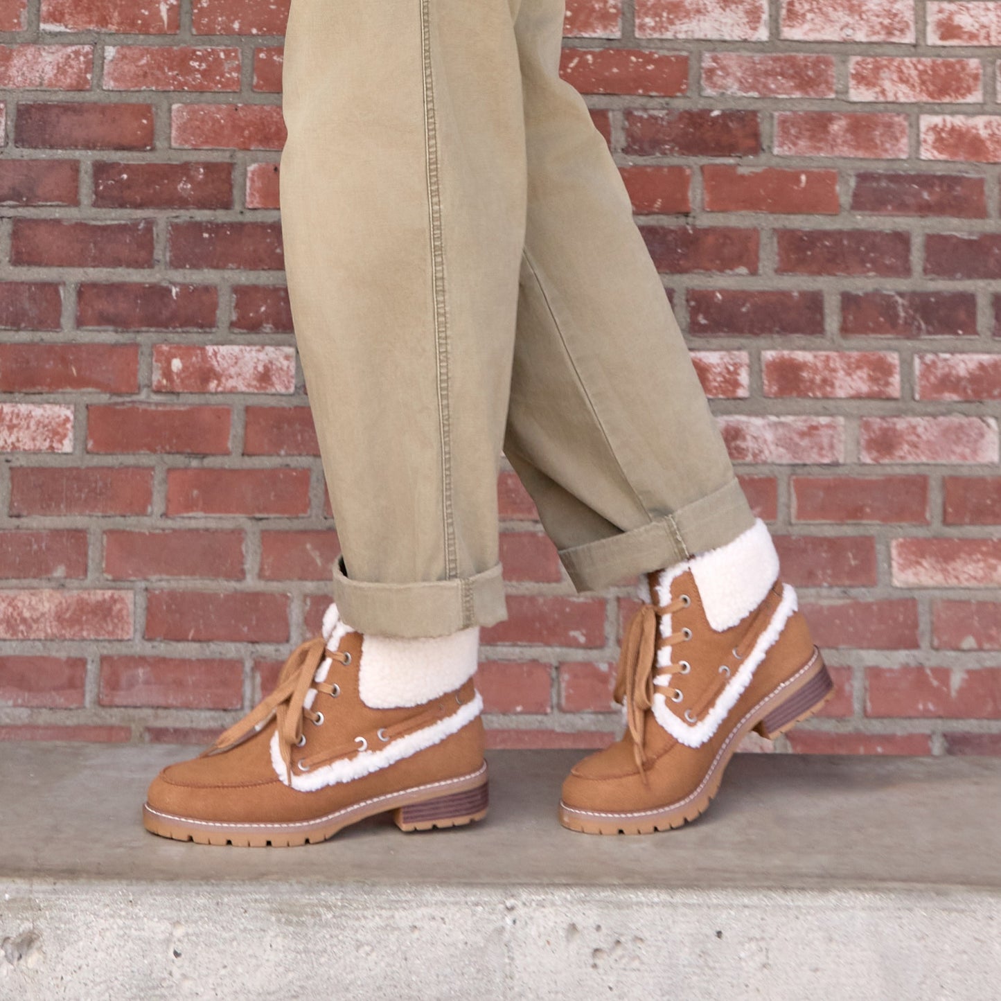 Nixie Tan Boots