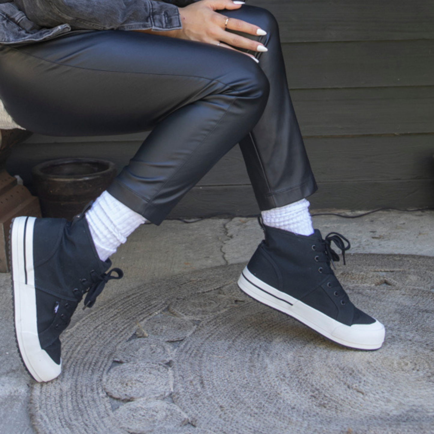 Vela Black Platform Trainer
