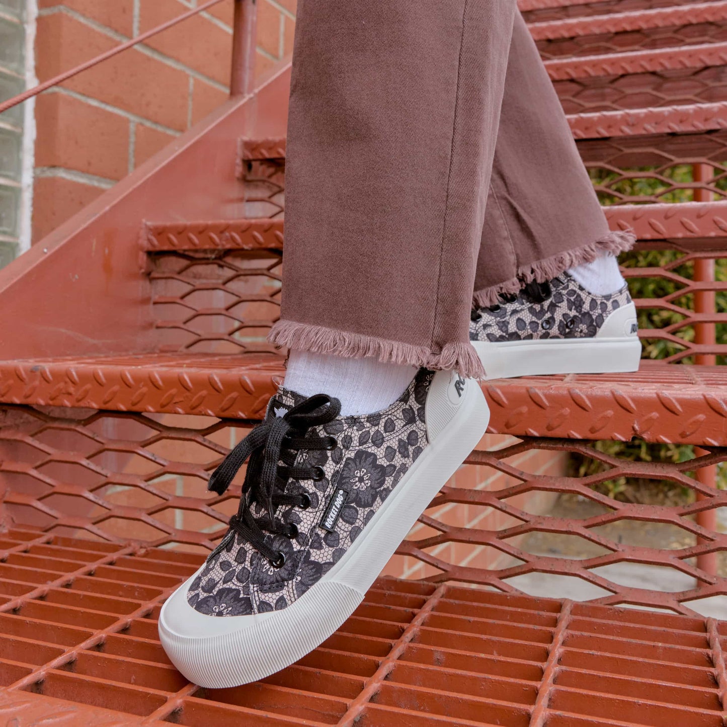 Jazzin Plus Black Floral Lace Trainers