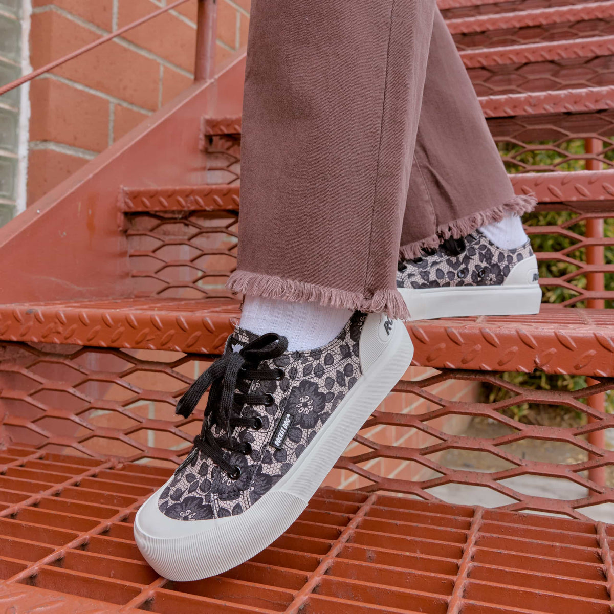 Jazzin Plus Black Floral Lace Trainers