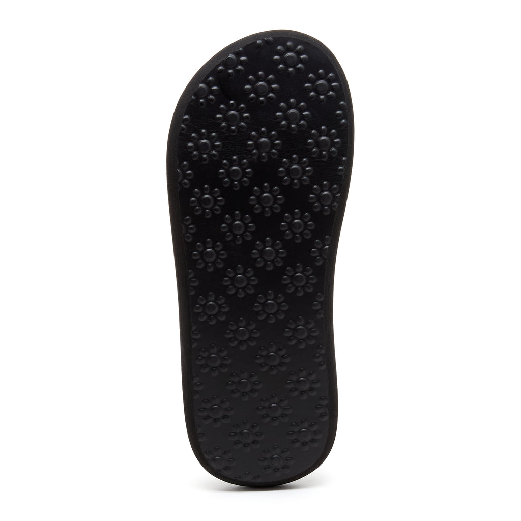 Black outsole of the Rocket Dog Spotlight pink leopard print flip flop