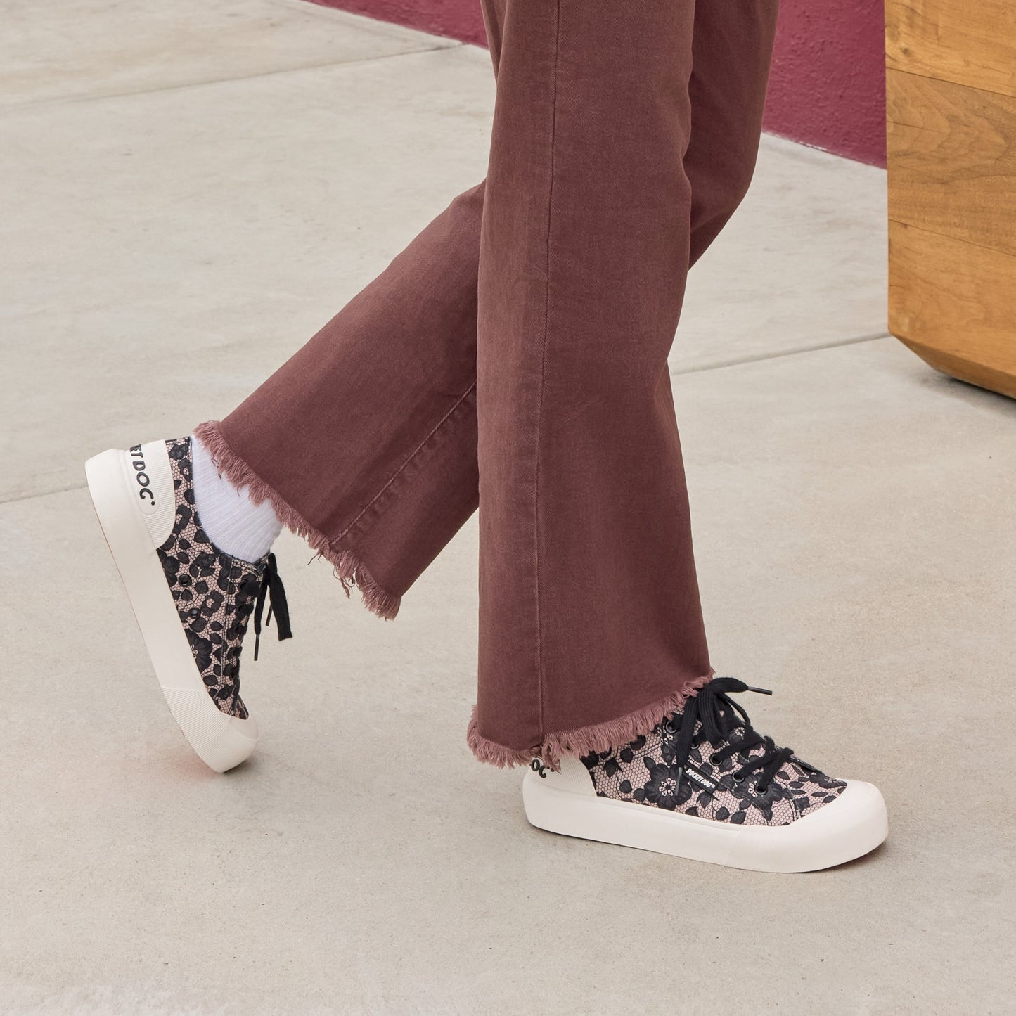 Jazzin Plus Black Floral Lace Trainers
