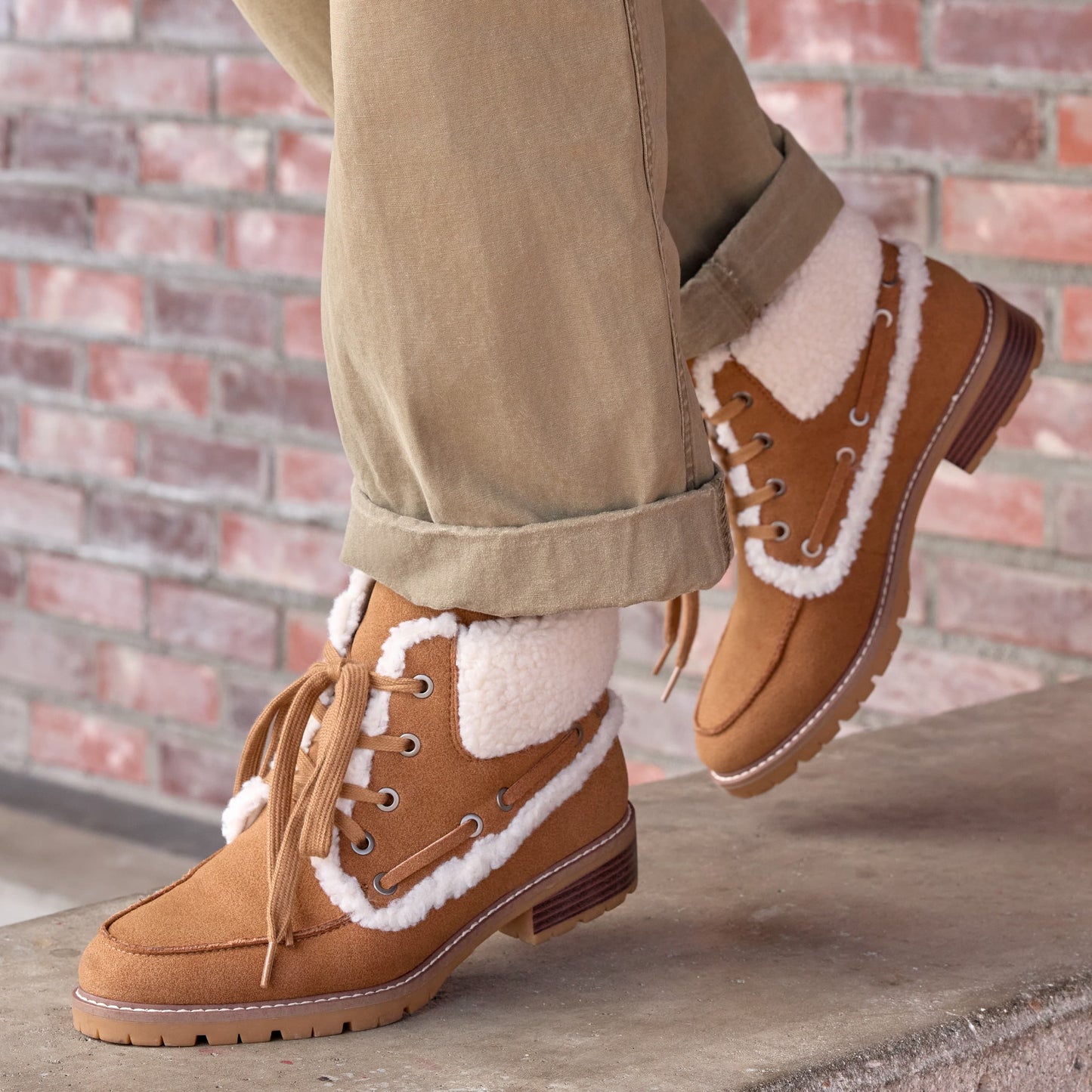 Nixie Tan Boots