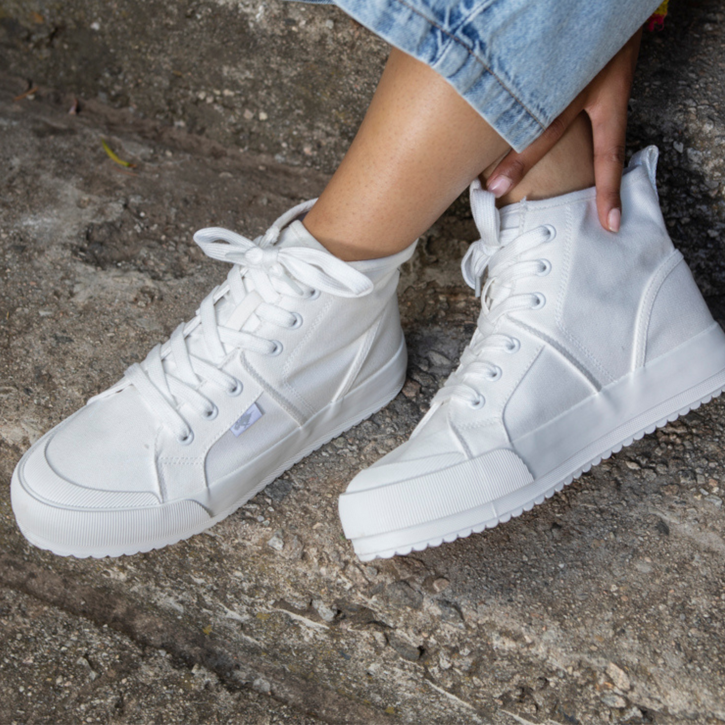 Vela White Platform Trainer